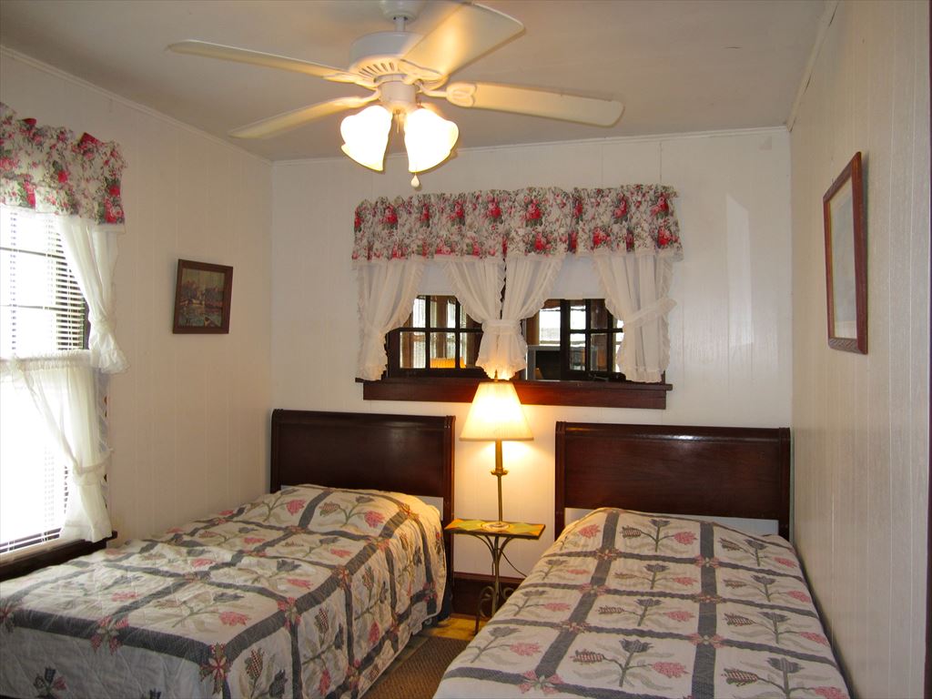 17 Webster Avenue Cottage, Strathmere (Oceanside)