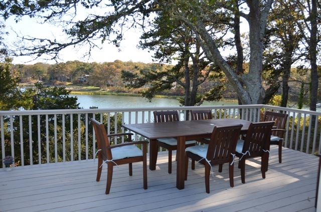 Deck dining with fabulous views!
