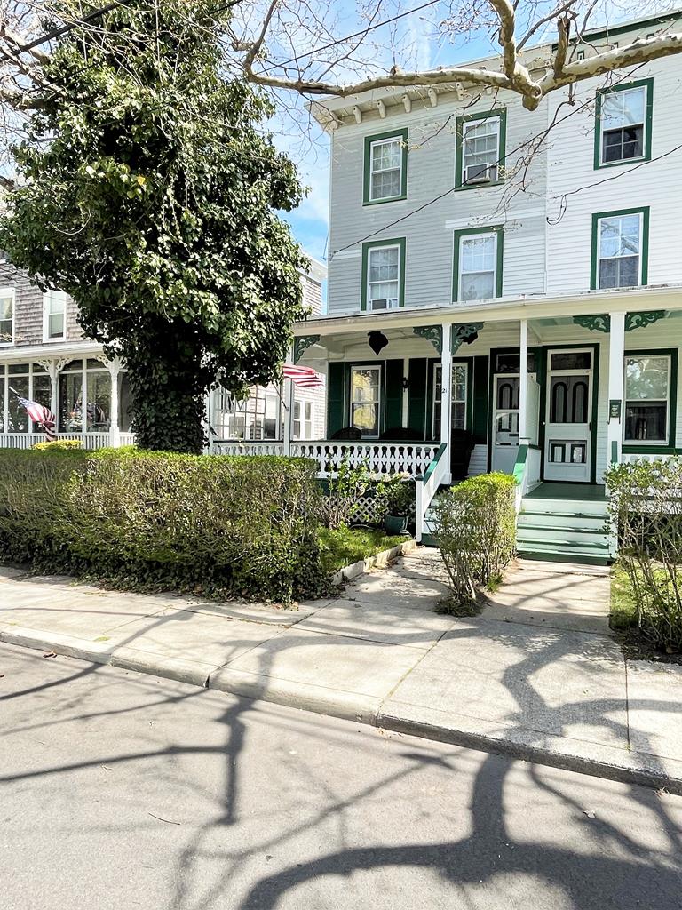 CLOSE TO BEACH AND TOWN - Windsor Ave | Photo 3