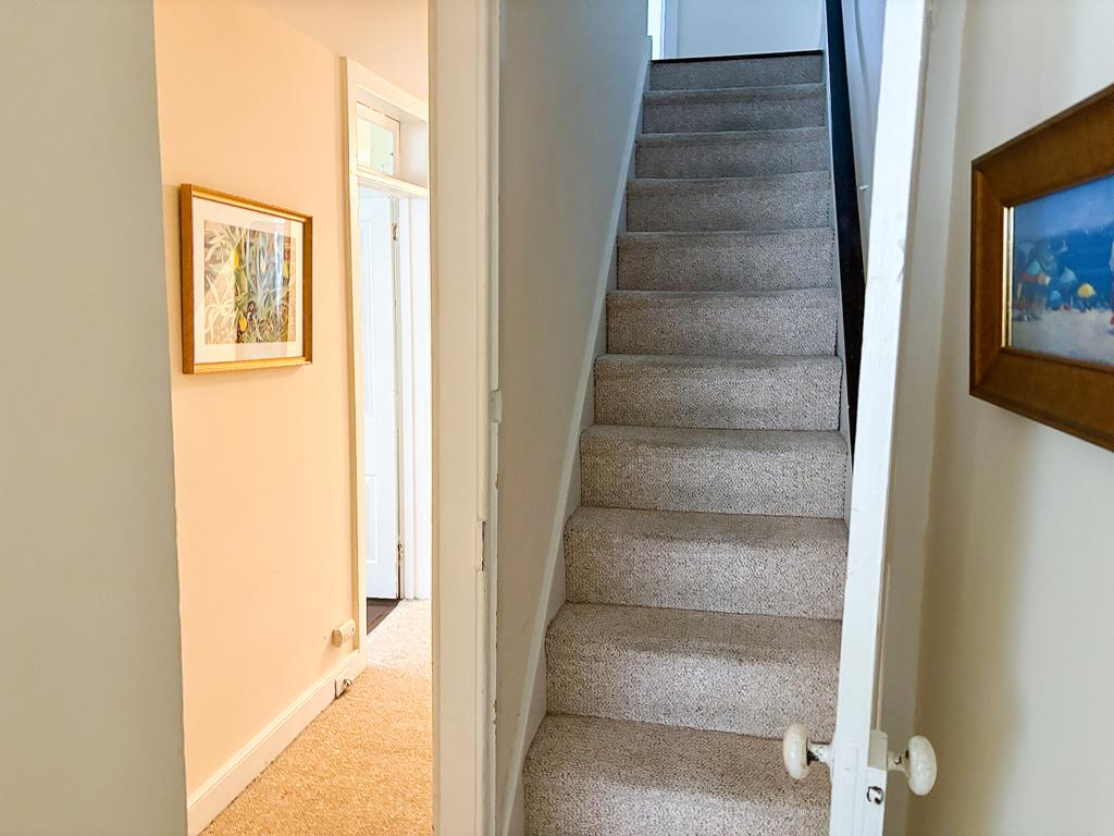 CLOSE TO BEACH AND TOWN - Windsor Ave | Photo 17