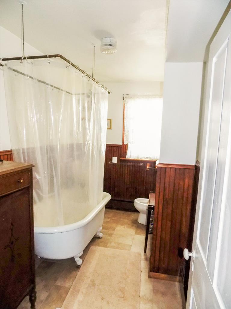 CLOSE TO BEACH AND TOWN - Windsor Ave | Photo 18