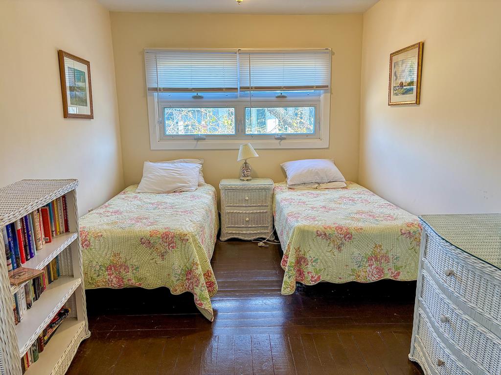 CLOSE TO BEACH AND TOWN - Windsor Ave | Photo 19