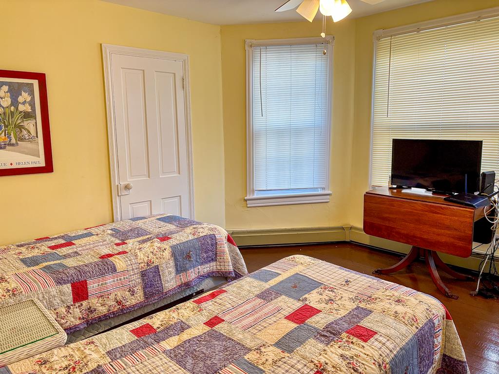 CLOSE TO BEACH AND TOWN - Windsor Ave | Photo 21