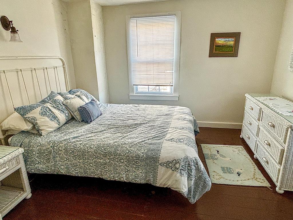 CLOSE TO BEACH AND TOWN - Windsor Ave | Photo 22