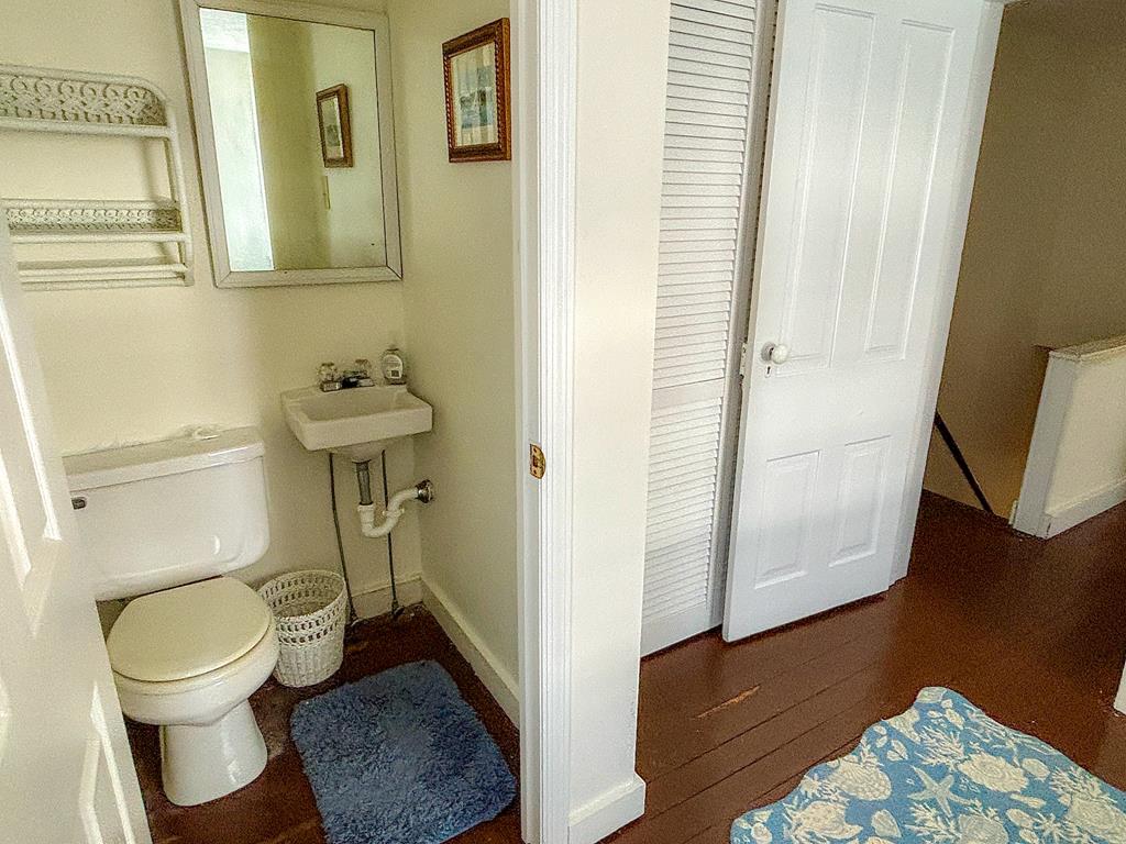 CLOSE TO BEACH AND TOWN - Windsor Ave | Photo 23