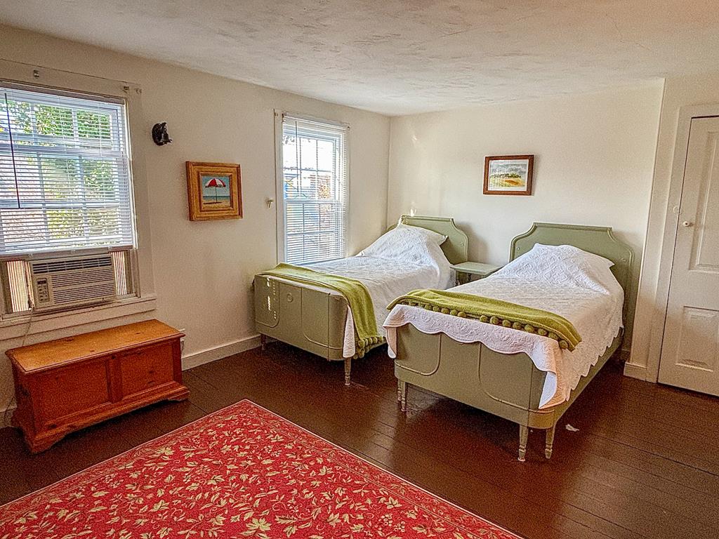 CLOSE TO BEACH AND TOWN - Windsor Ave | Photo 26