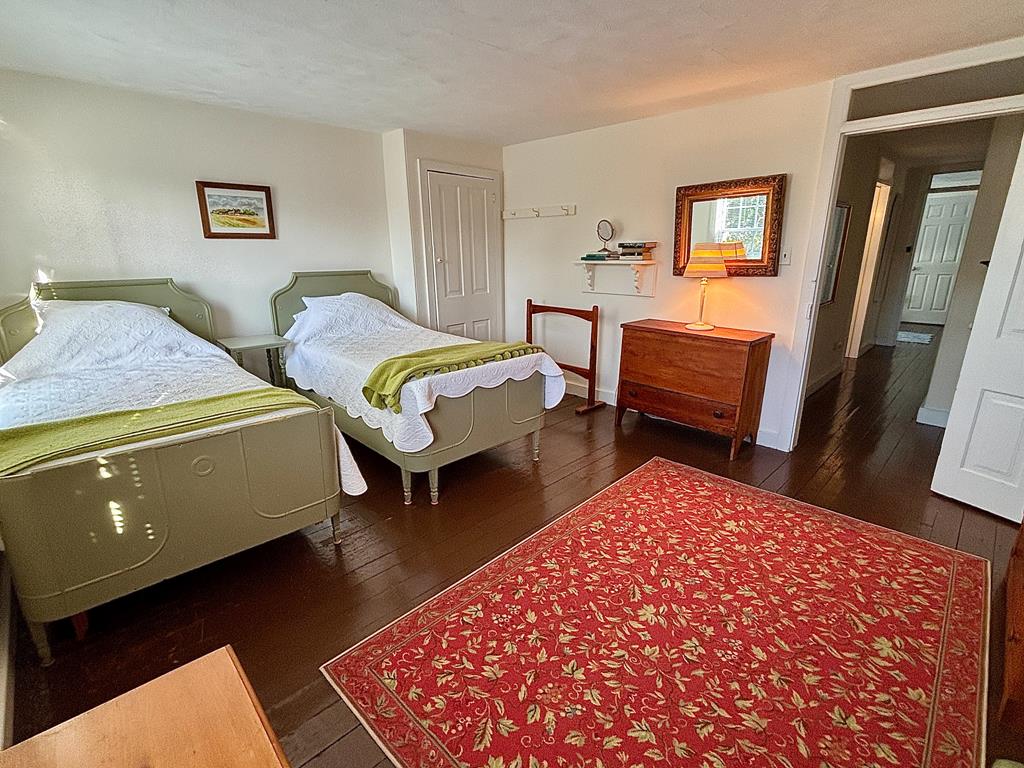 CLOSE TO BEACH AND TOWN - Windsor Ave | Photo 27