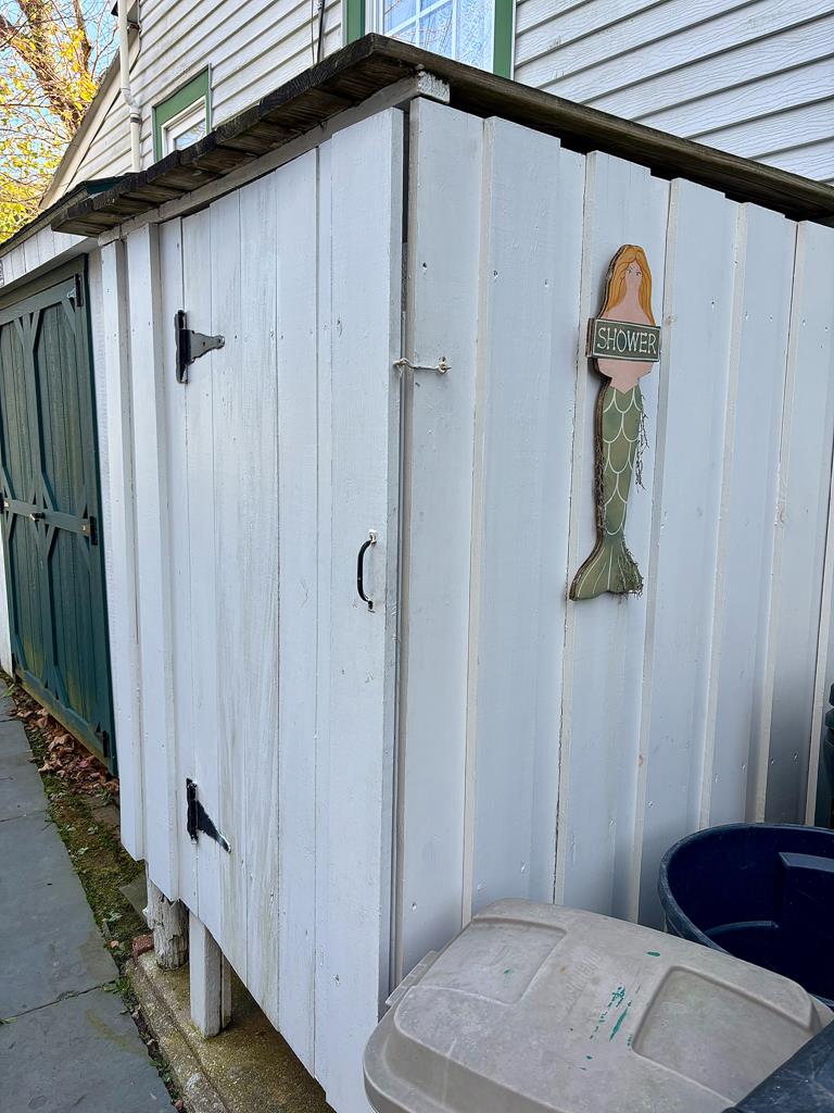 CLOSE TO BEACH AND TOWN - Windsor Ave | Photo 29