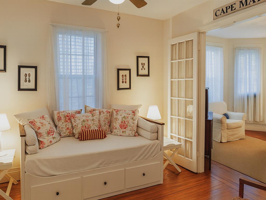 CLOSE TO BEACH AND TOWN - Windsor Ave | Photo 6