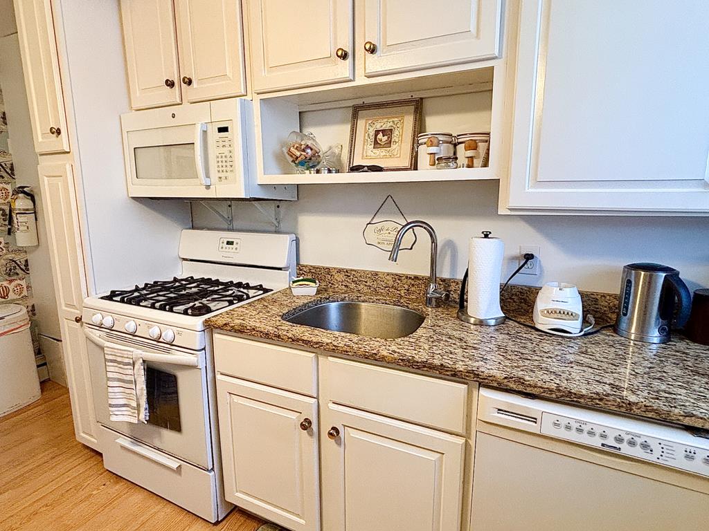 CLOSE TO BEACH AND TOWN - Windsor Ave | Photo 11