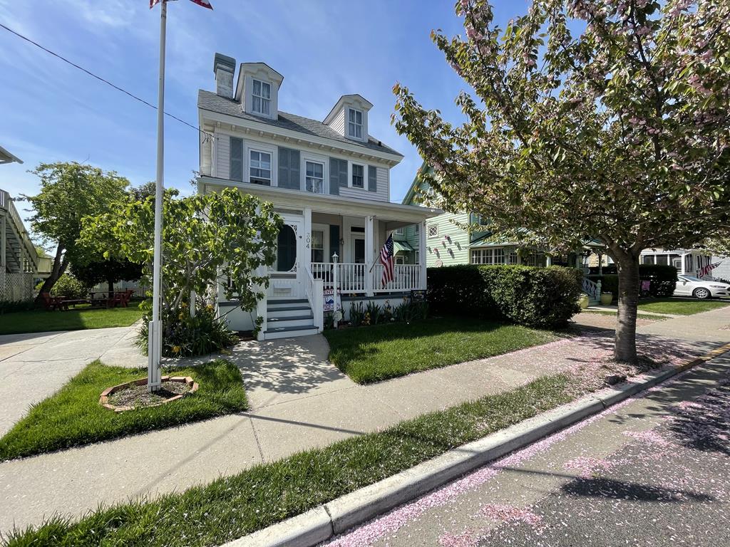 304 S. Broadway | Photo 14