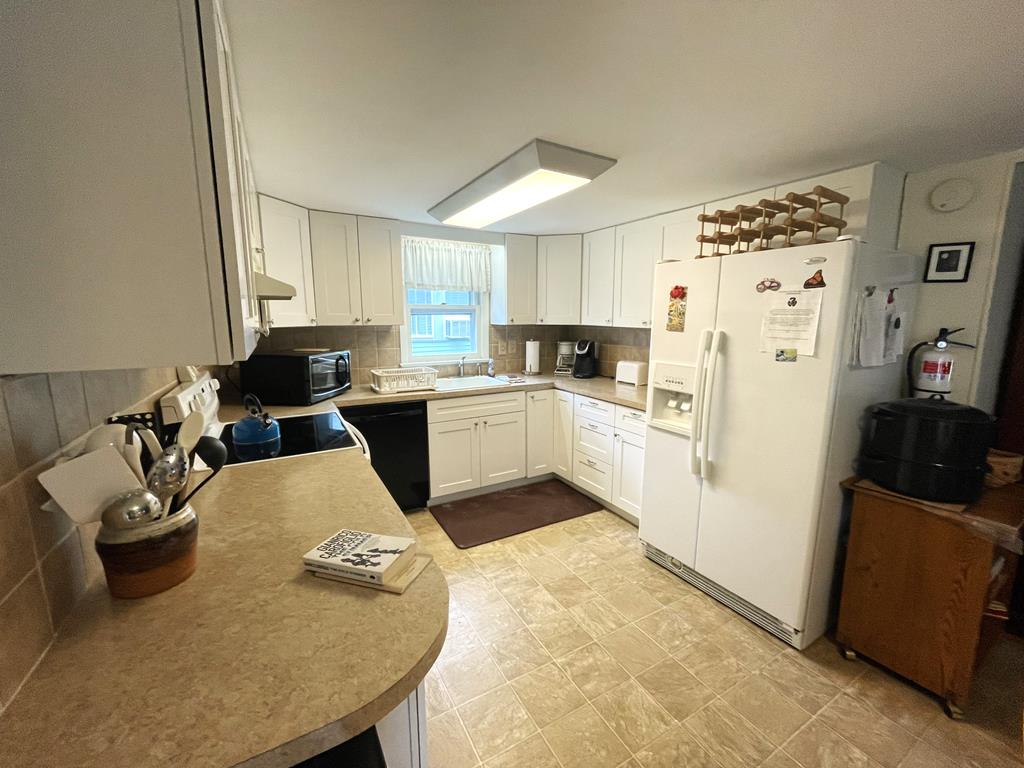 304 S. Broadway | Photo 4