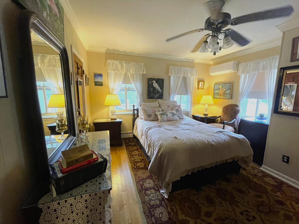 304 S. Broadway | Photo 9