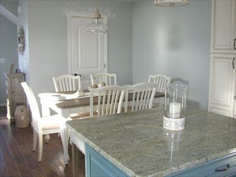 22 E New York Avenue (84th St), Brighton Beach (Ocean Side)