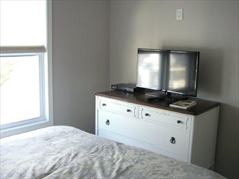 22 E New York Avenue (84th St), Brighton Beach (Ocean Side)