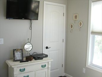 22 E New York Avenue (84th St), Brighton Beach (Ocean Side)