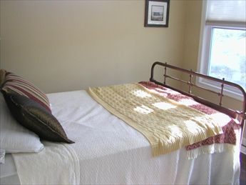 22 E New York Avenue (84th St), Brighton Beach (Ocean Side)