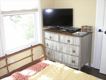 22 E New York Avenue (84th St), Brighton Beach (Ocean Side)