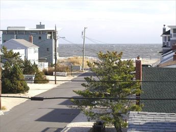 22 E New York Avenue (84th St), Brighton Beach (Ocean Side)