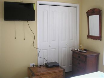 22 E New York Avenue (84th St), Brighton Beach (Ocean Side)