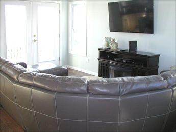 22 E New York Avenue (84th St), Brighton Beach (Ocean Side)