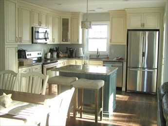 22 E New York Avenue (84th St), Brighton Beach (Ocean Side)