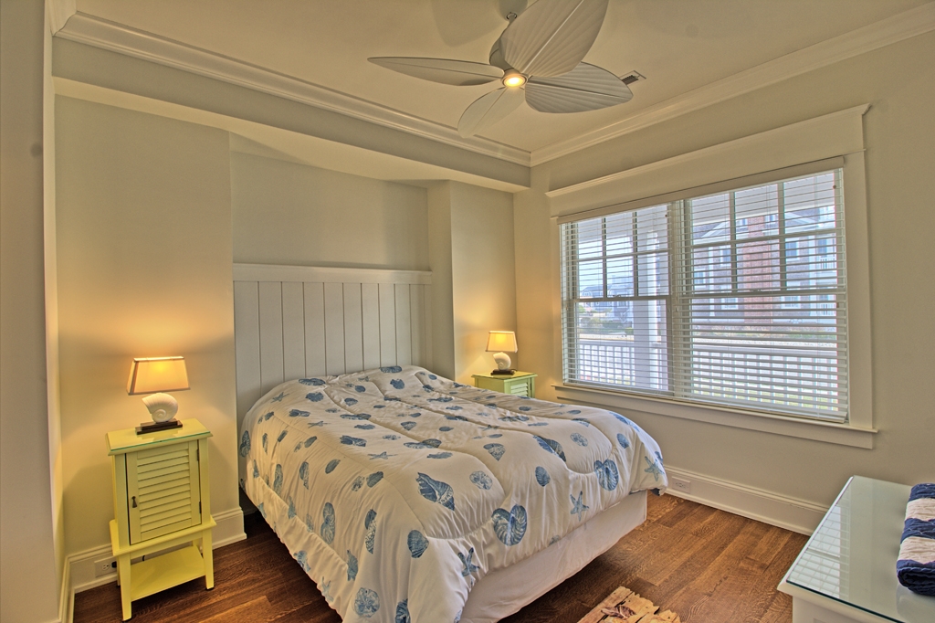 16 East 9th Street - Picture 2