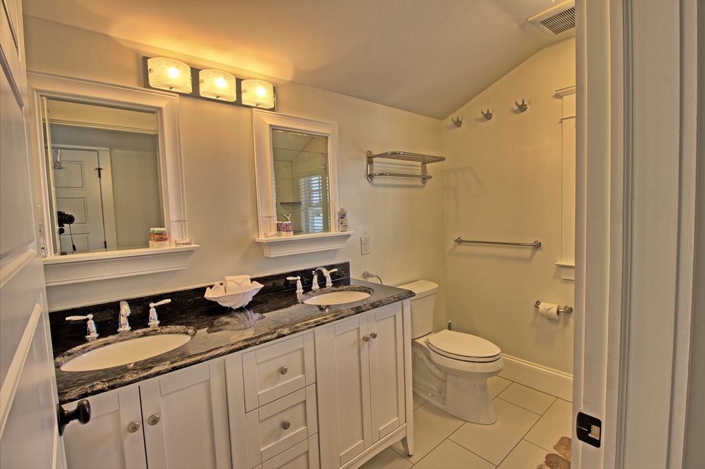 16 East 9th Street - Picture 17