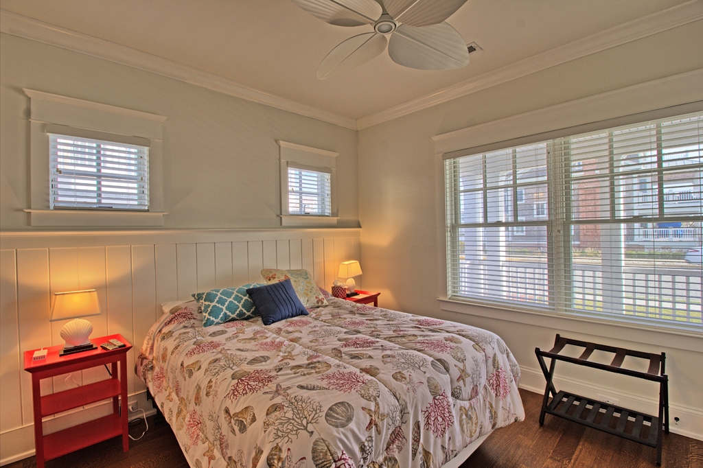 16 East 9th Street - Picture 3