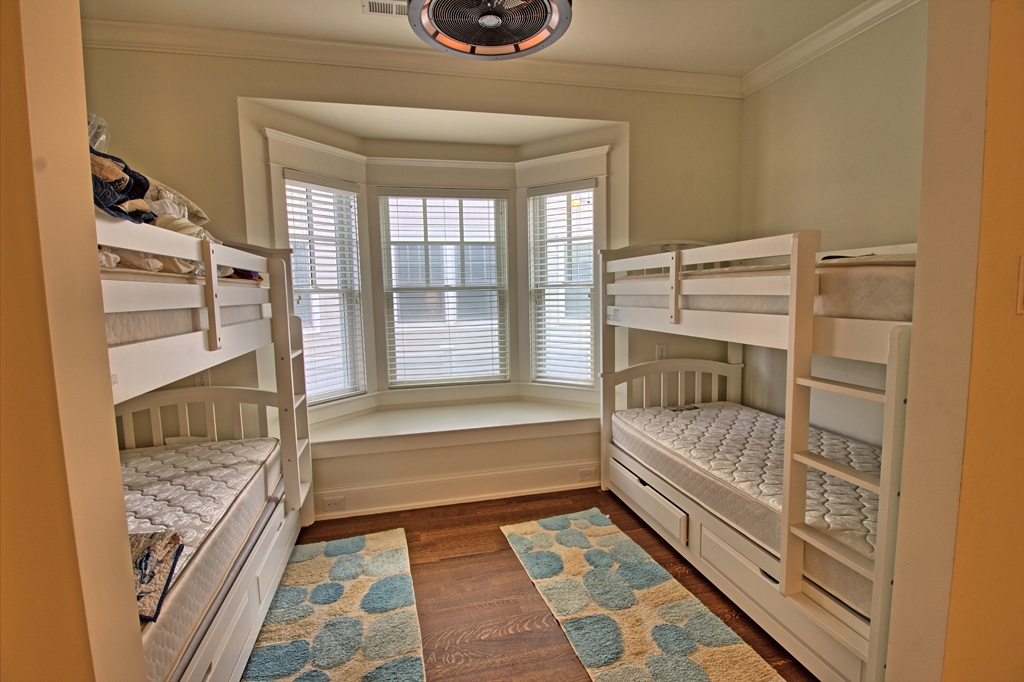 16 East 9th Street - Picture 4