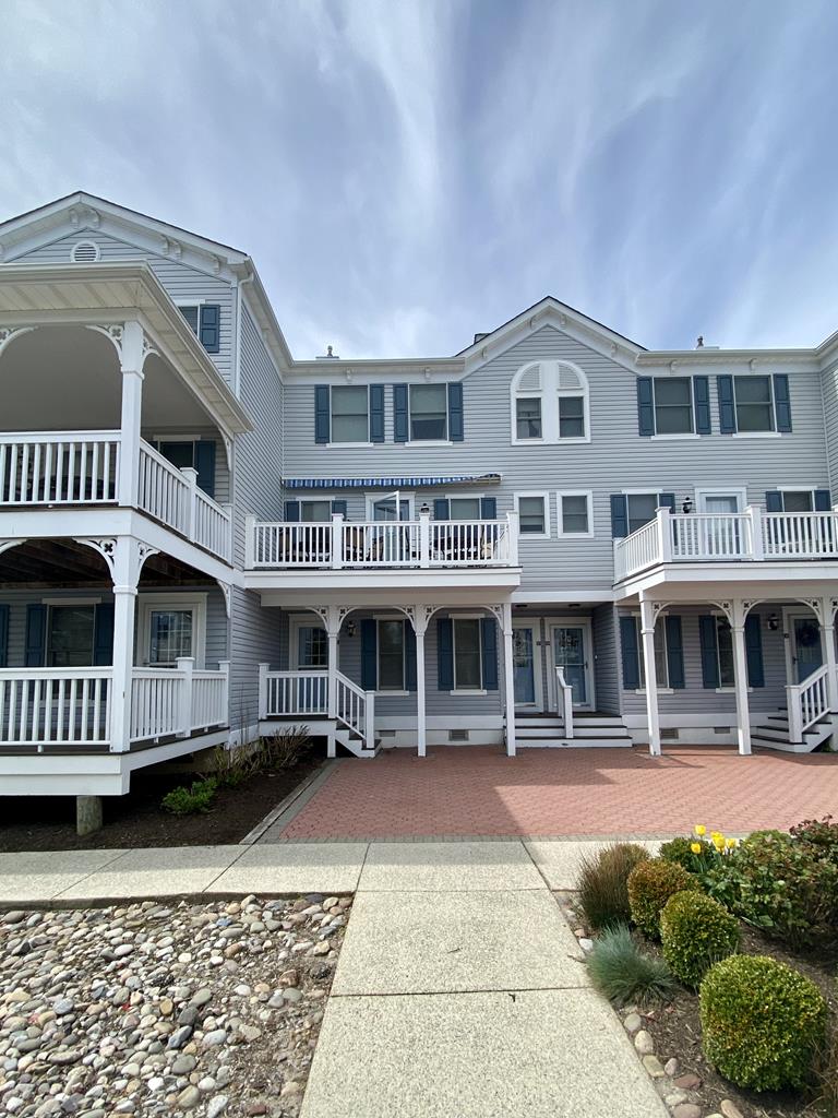 CONDO WITH POOL - A7 | Photo 4