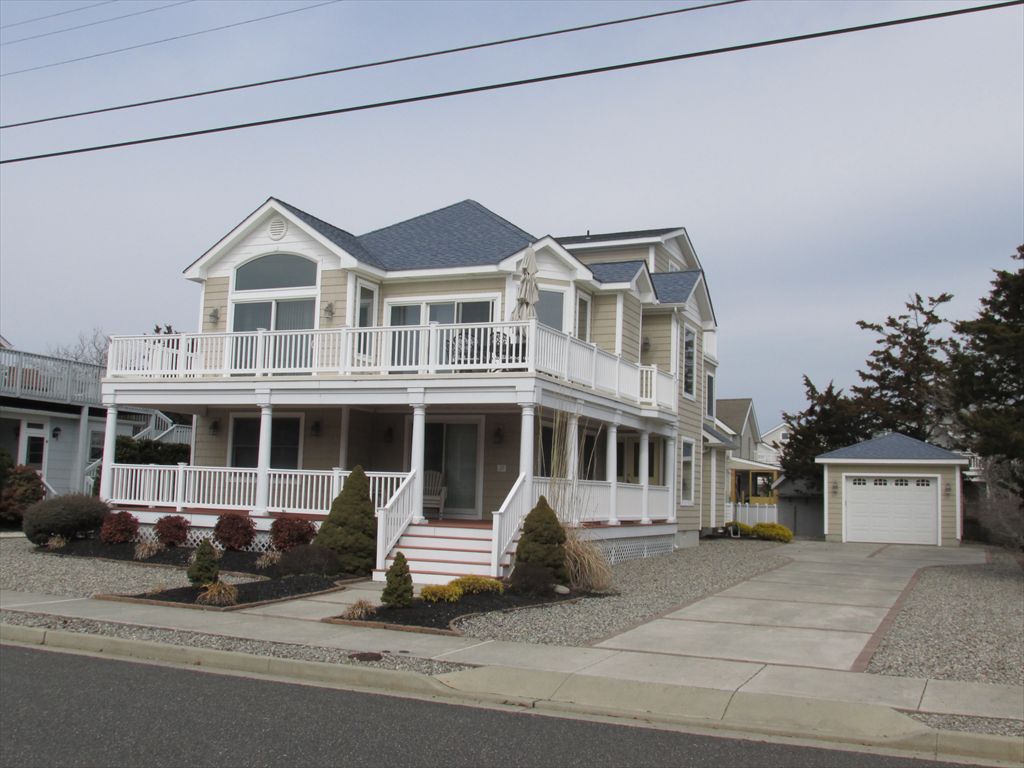25 West 11th Street, Avalon (Center)