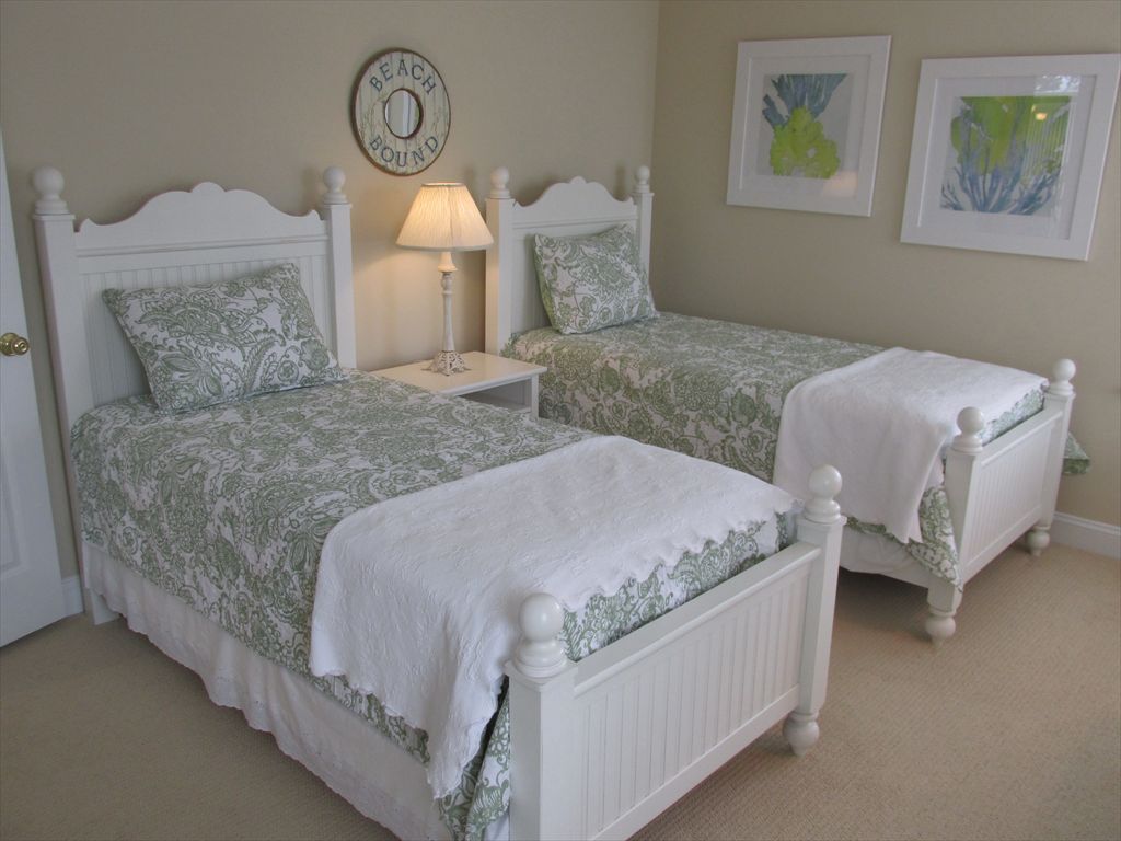 25 West 11th Street, Avalon (Center)