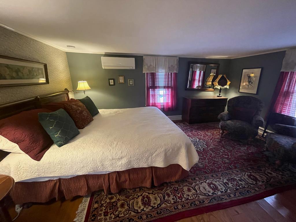 John F. Craig House | Photo 16