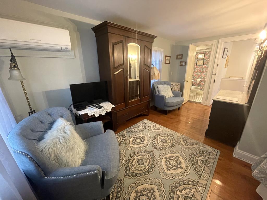 John F. Craig House | Photo 19