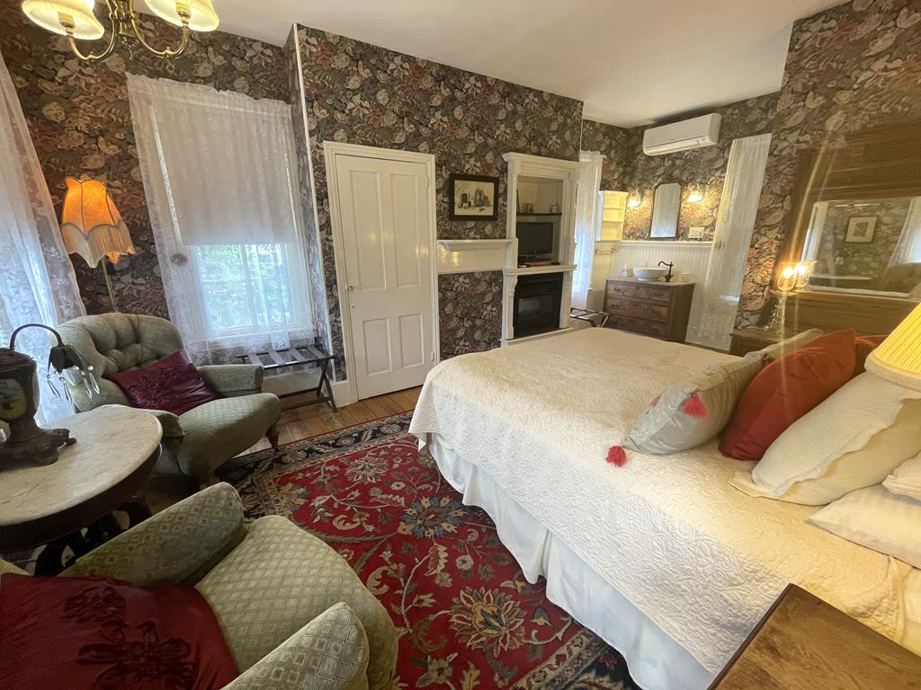 John F. Craig House | Photo 24