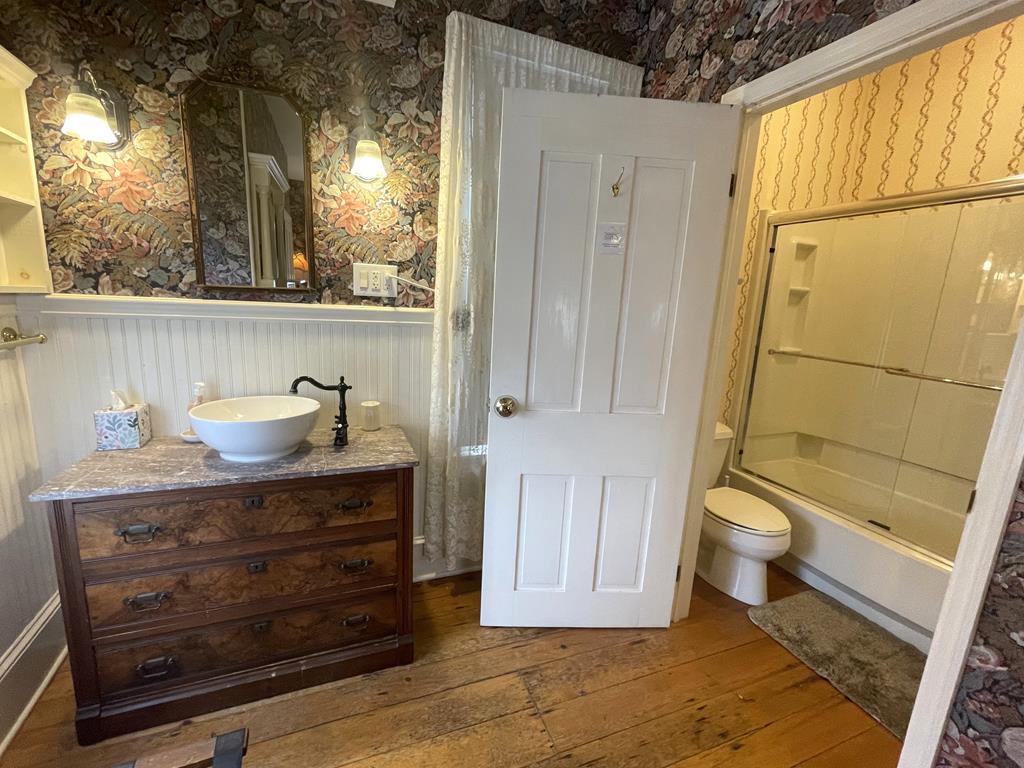 John F. Craig House | Photo 25