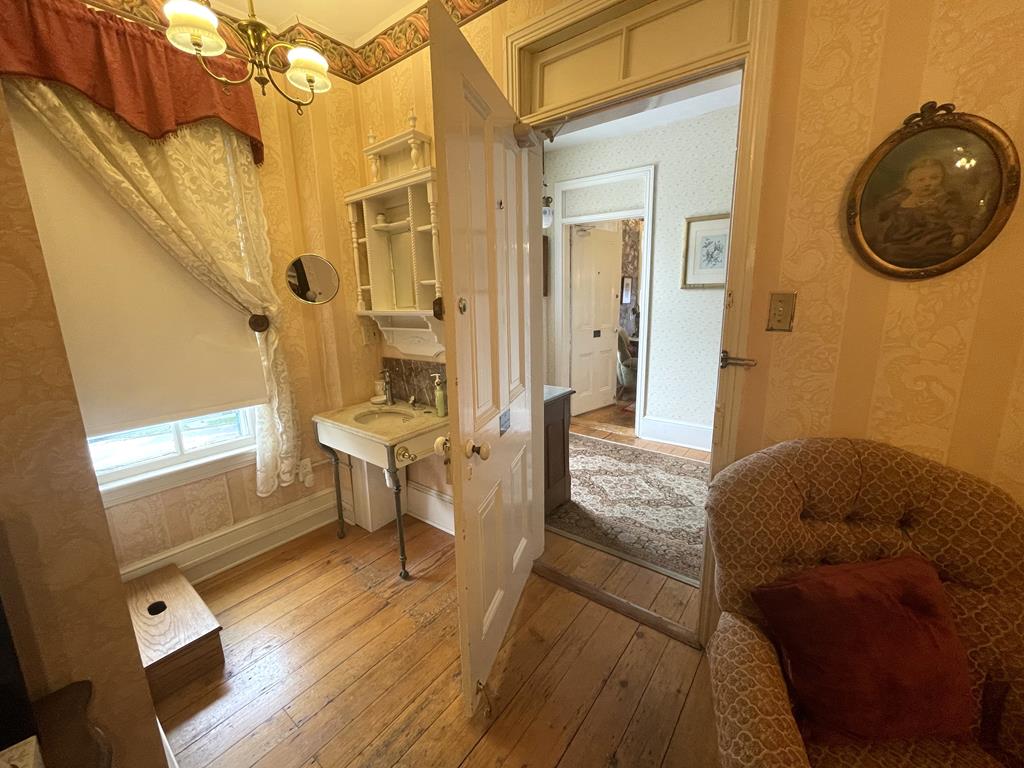 John F. Craig House | Photo 27