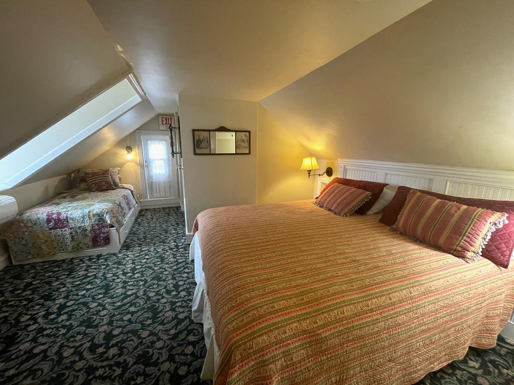 John F. Craig House | Photo 31