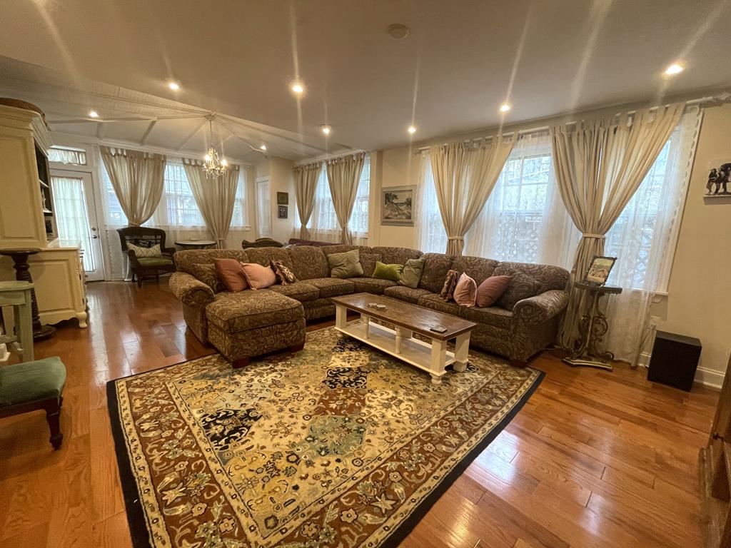 John F. Craig House | Photo 10