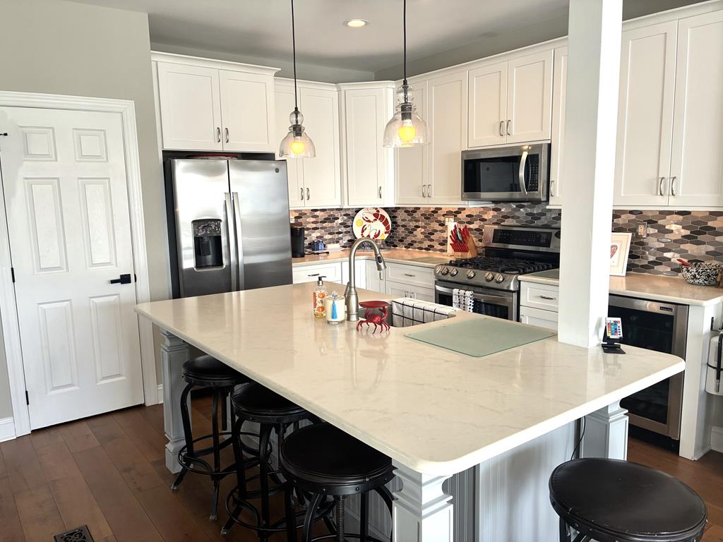 WATER VIEW TWIN ONE BLOCK TO BEACH | Photo 15