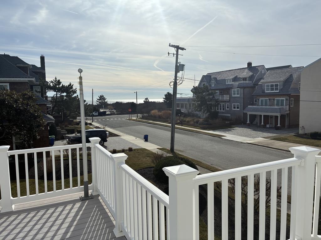 WATER VIEW TWIN ONE BLOCK TO BEACH