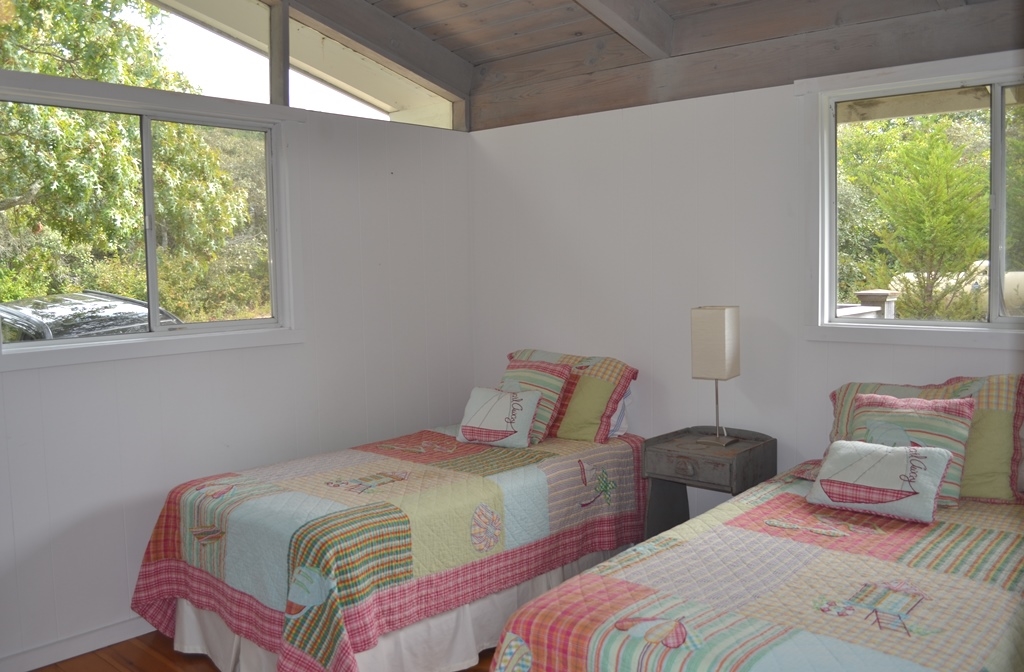 6 Trails End, Chilmark, MA 02535, Rural