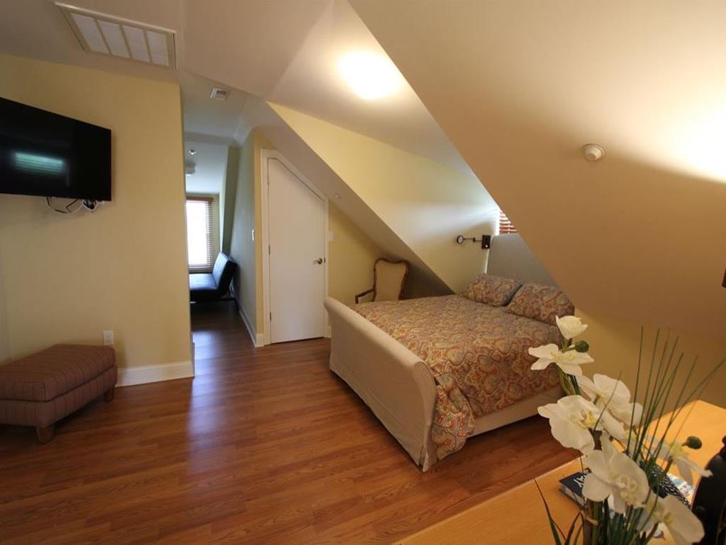 1136 and 1138 Lafayette Street Condo | Photo 12