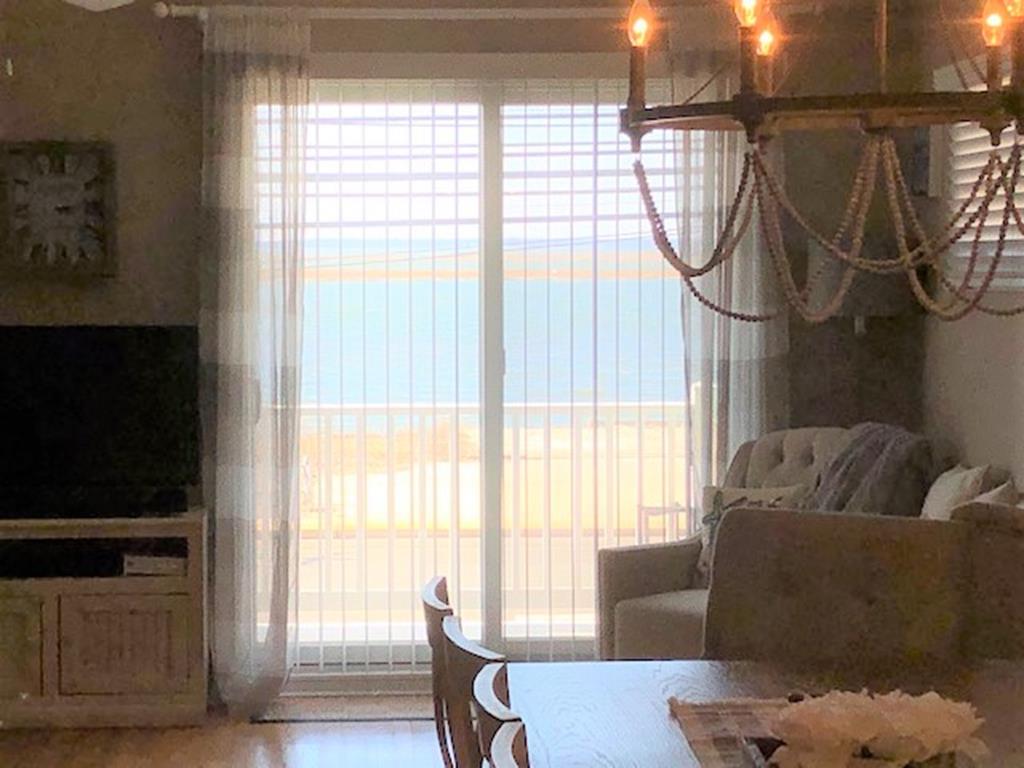 2501 Long Beach Boulevard, Spray Beach (Ocean Side)