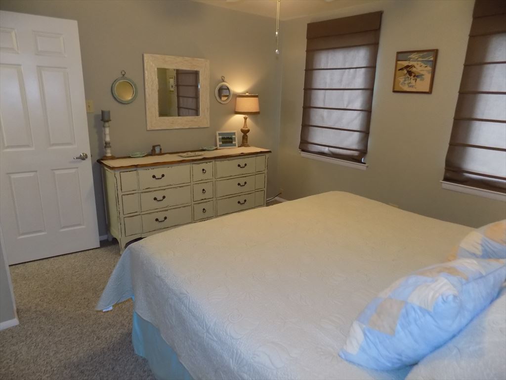 COMFORTABLE PET FRIENDLY TWIN | Photo 13