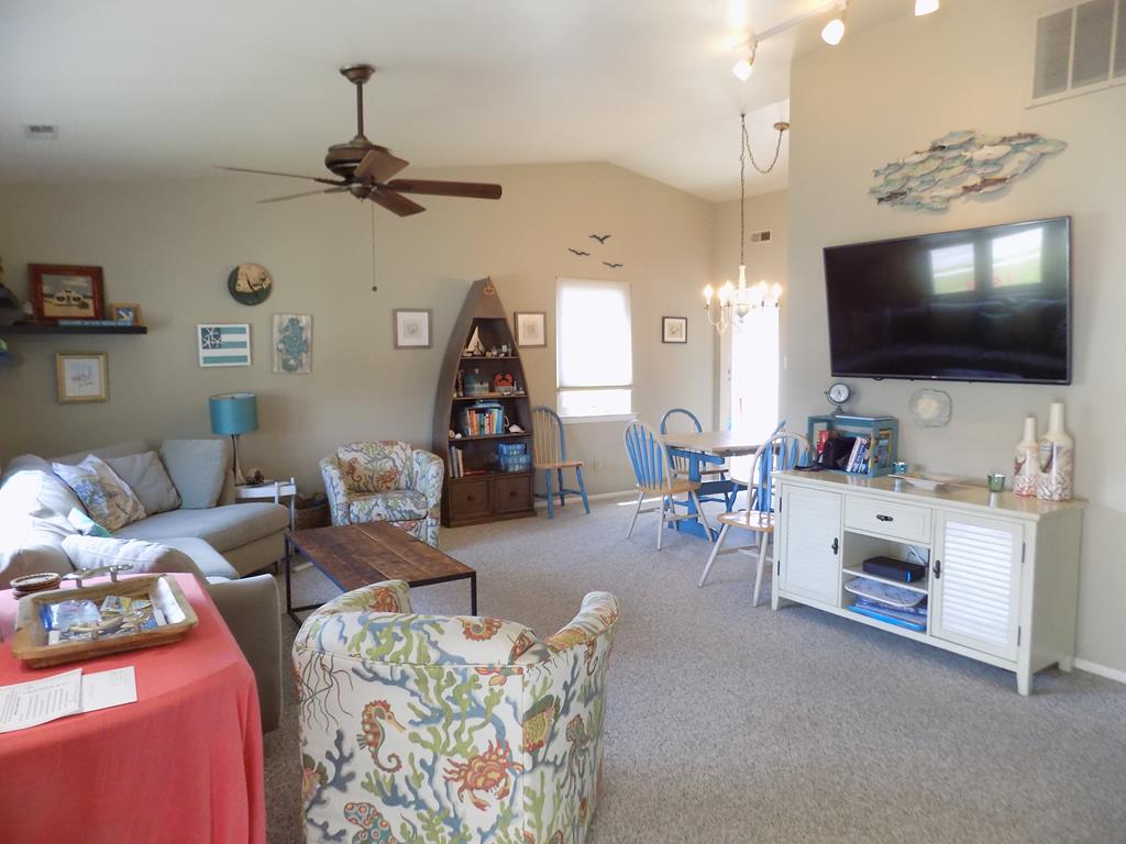 COMFORTABLE PET FRIENDLY TWIN | Photo 4