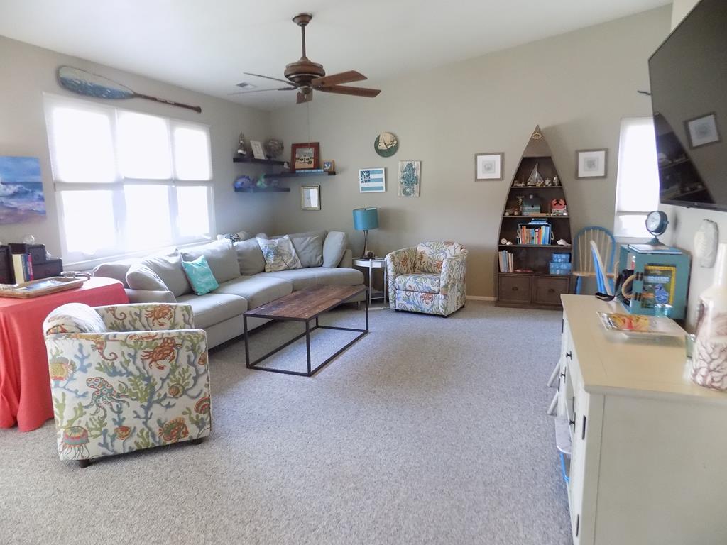 COMFORTABLE PET FRIENDLY TWIN | Photo 5