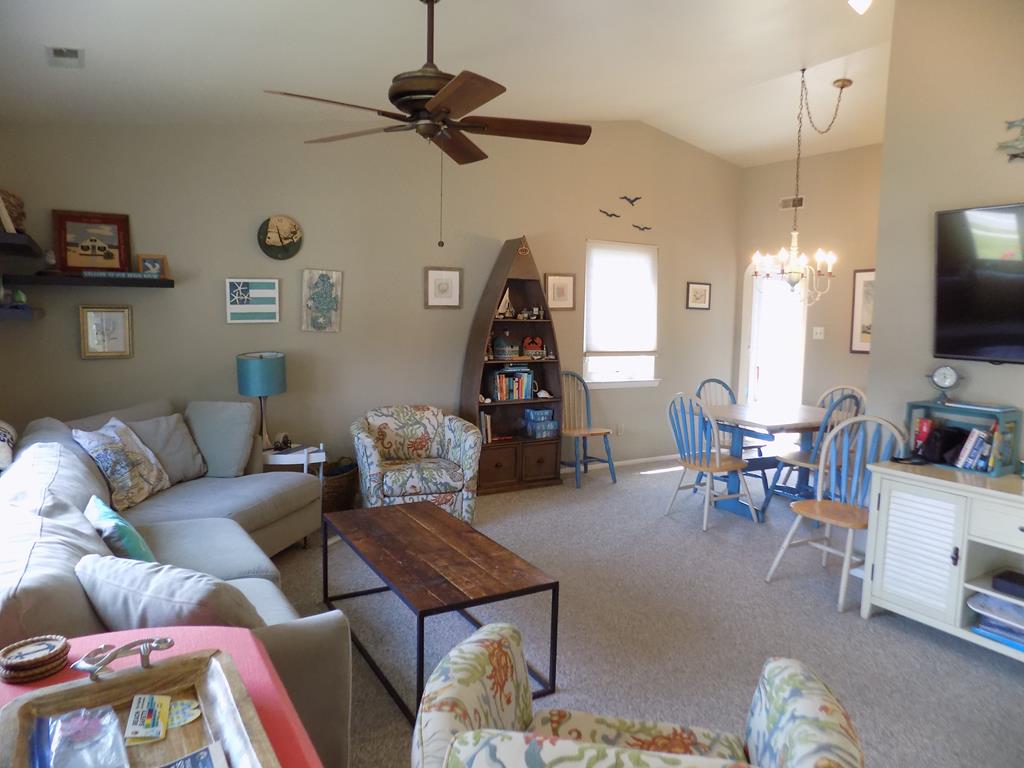 COMFORTABLE PET FRIENDLY TWIN | Photo 6