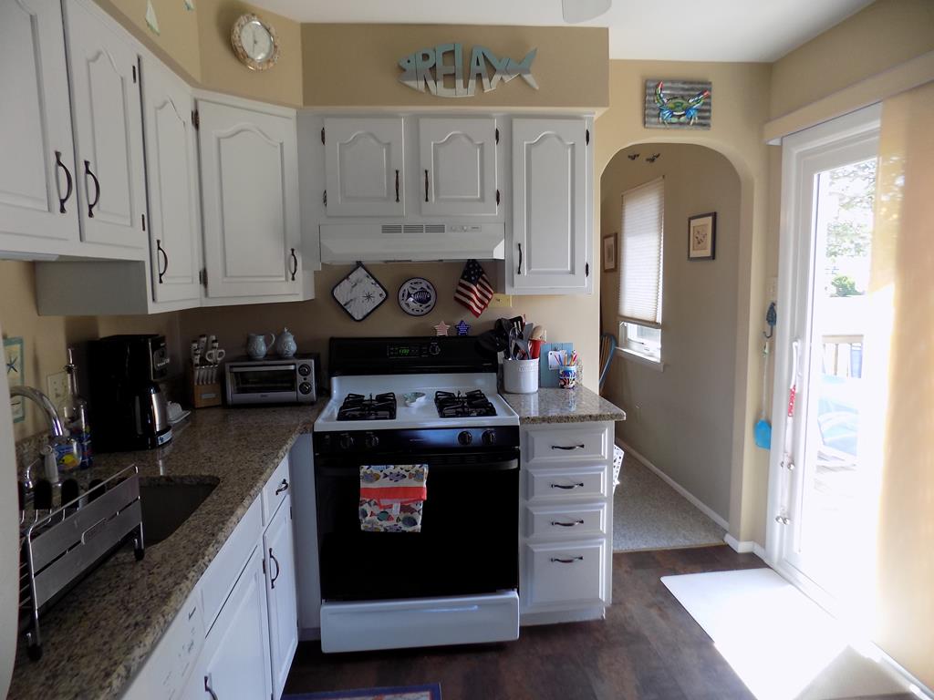 COMFORTABLE PET FRIENDLY TWIN | Photo 8